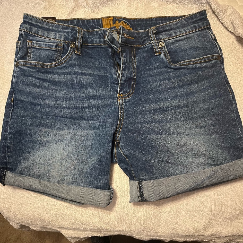 Kut from the Kloth Classic Blue Jean Shorts